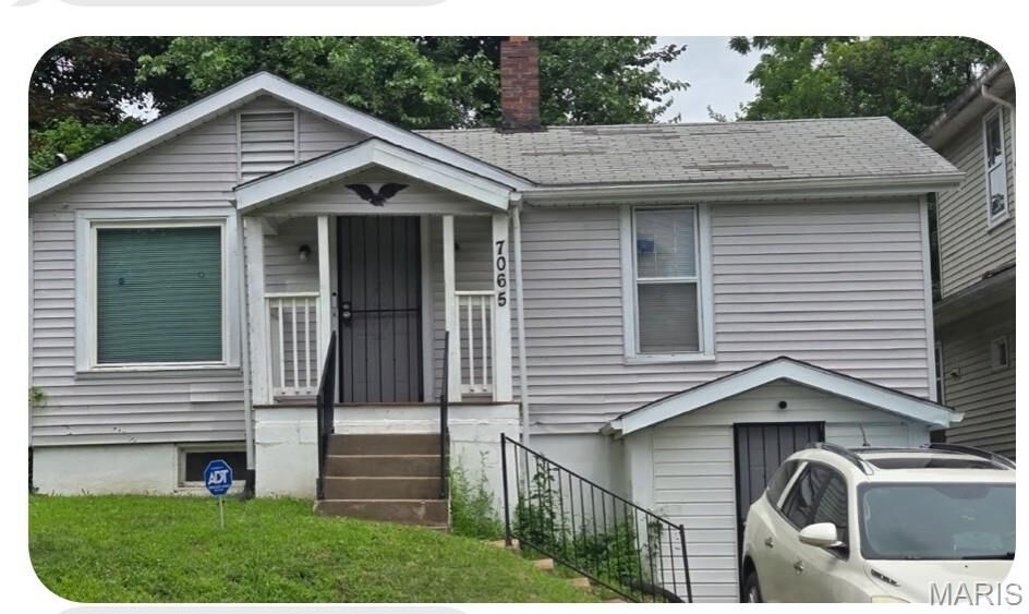 Property Photo: 7065 Idlewild Avenue MO 63136