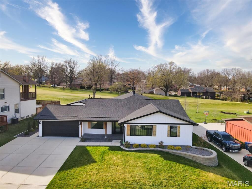 Property Photo: 124 Rue Grand Drive MO 63367