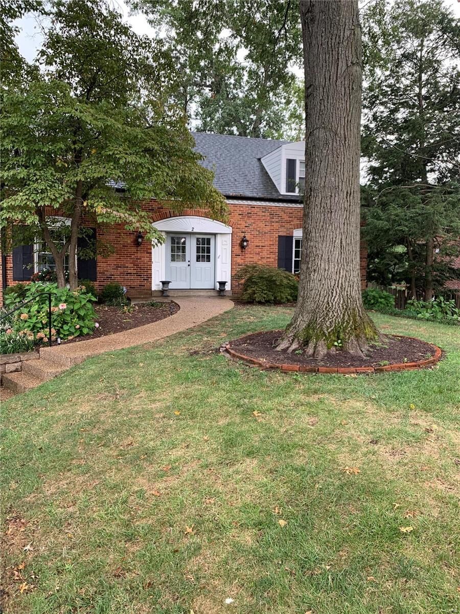 Property Photo: 2 Enfield MO 63132