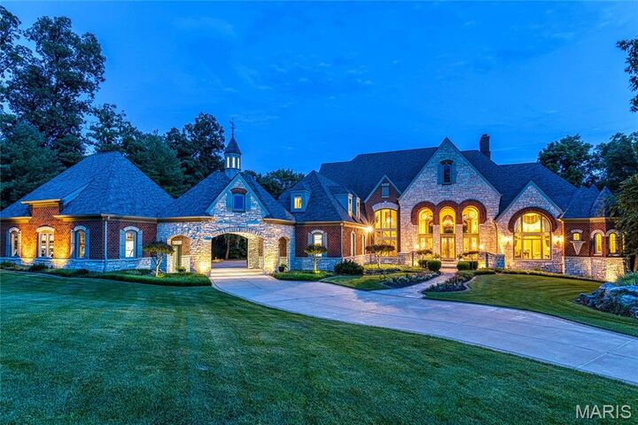 Property Photo: 4 Upper Whitmoor Drive MO 63304