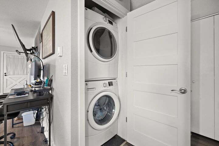 Property Photo: 1334 Greenhedge Rd B8 WI 53072