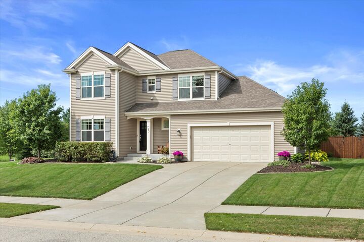 Property Photo:  787 Autumn Ridge Ln  WI 53027 