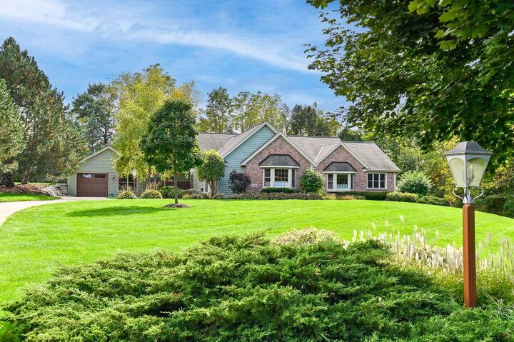 20085 W Rustic Ridge Dr  New Berlin WI 53146 photo