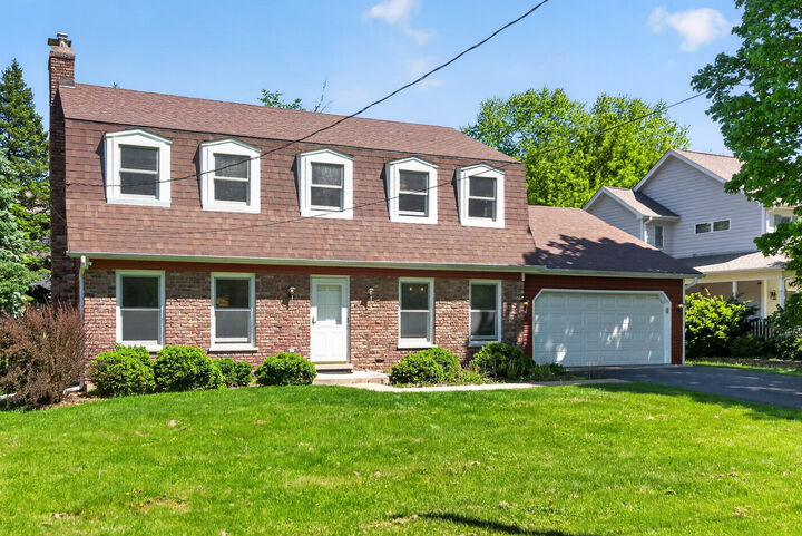 Property Photo: 272 S Forest Avenue IL 60510