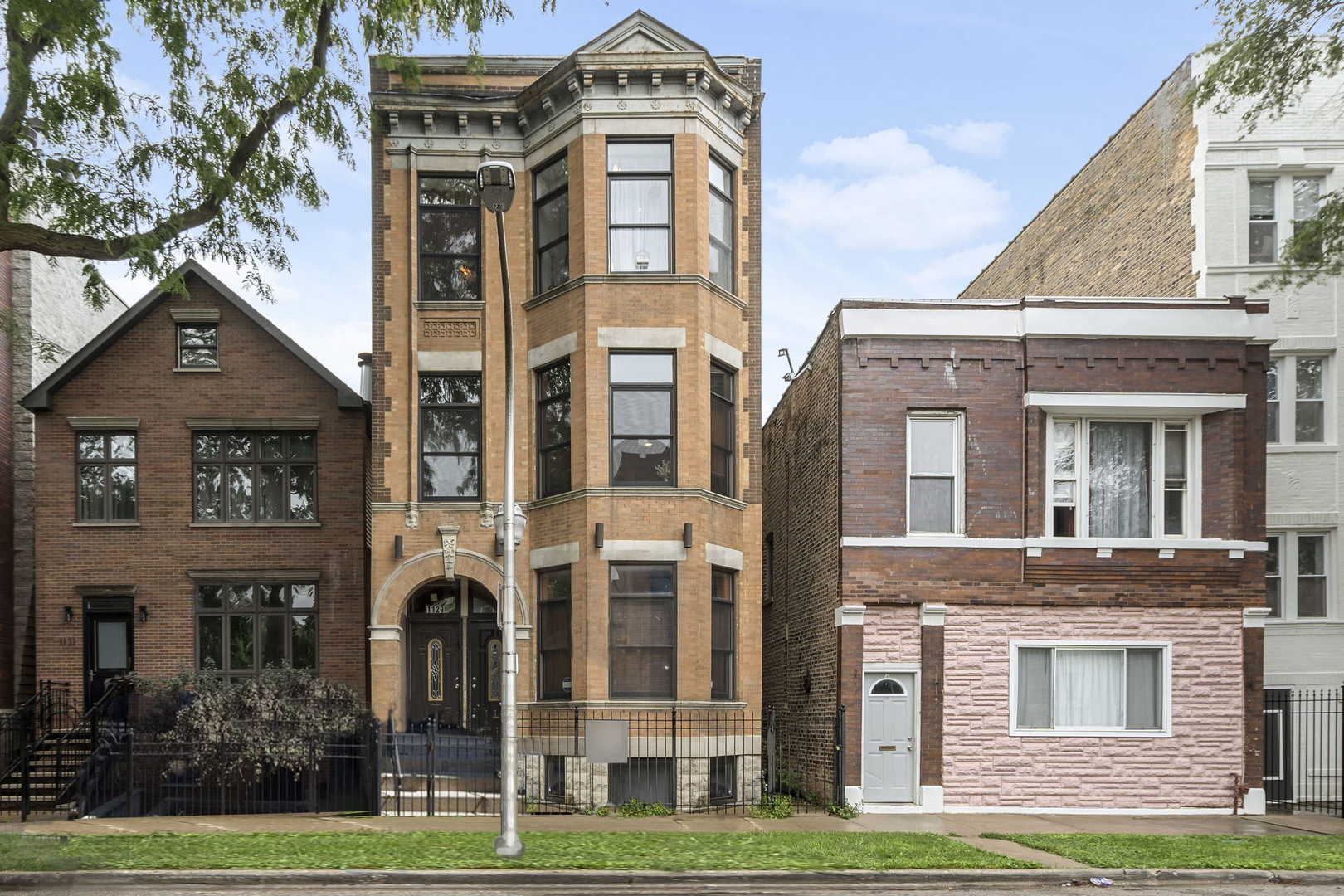 Property Photo:  1129 N Mozart Avenue 1  IL 60622 