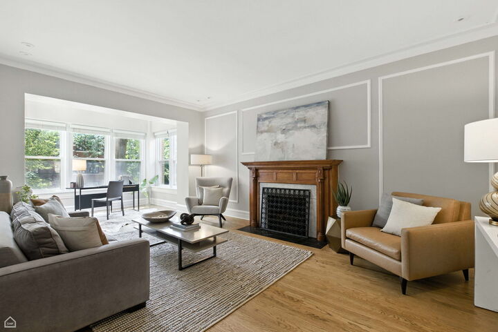 Property Photo:  520 W Roscoe Street 2W  IL 60657 