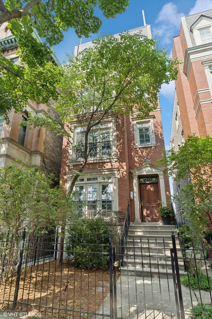 1724 N Mohawk Street 1  Chicago IL 60614 photo