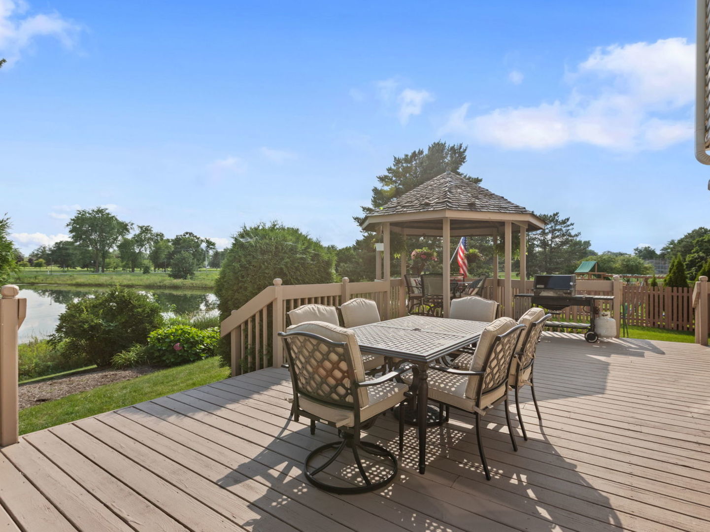 Property Photo: 310 Lakeview Court IL 60089