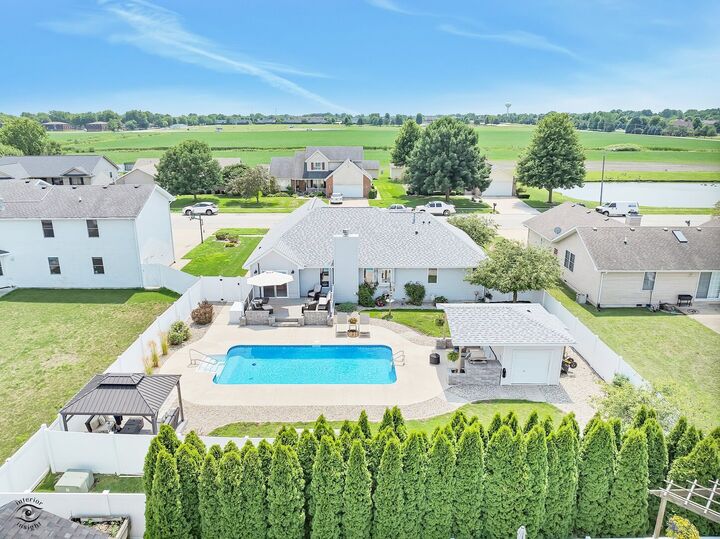 Property Photo:  905 Magnolia Drive  IL 60914 