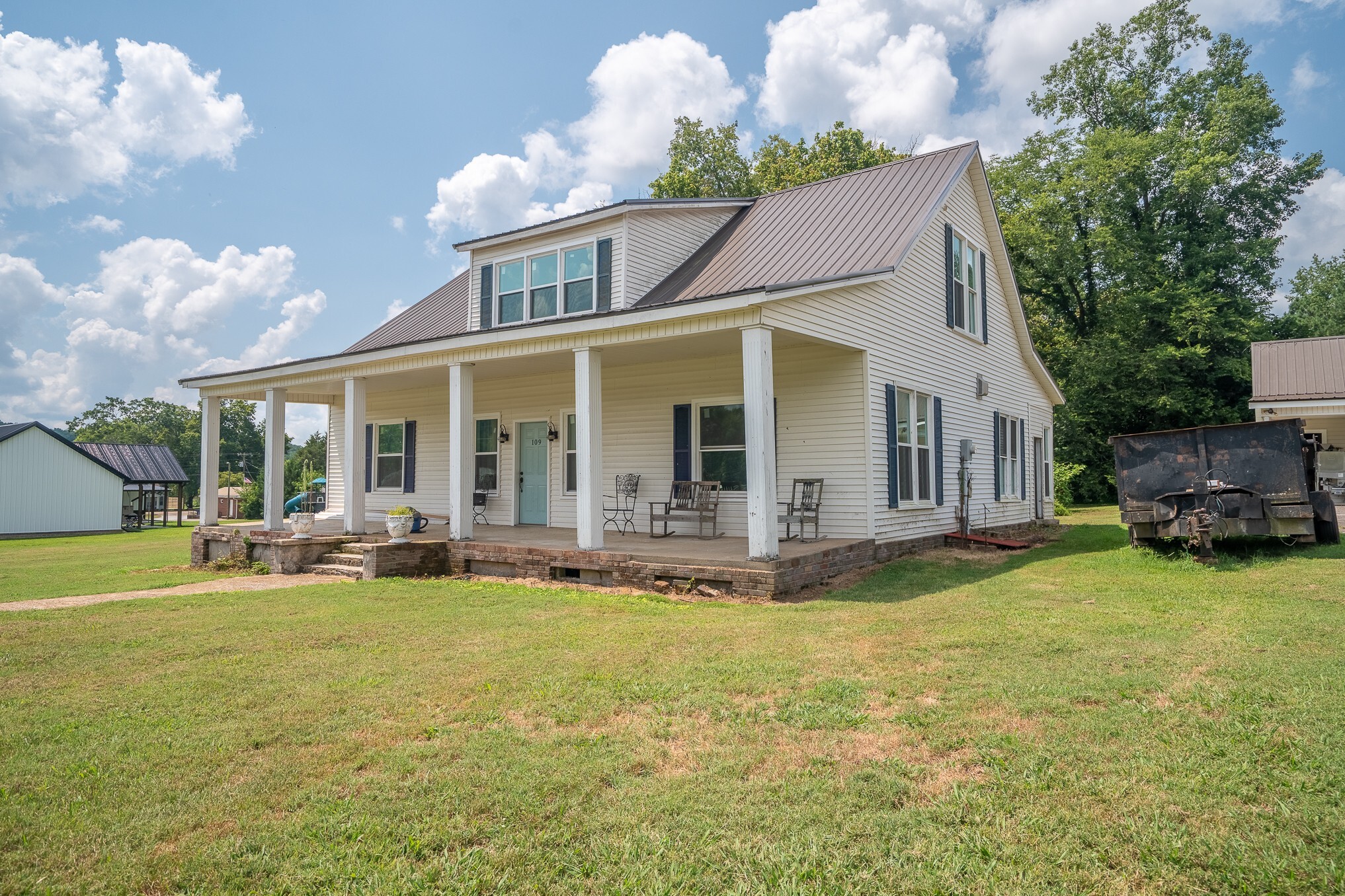 Property Photo: 109 Cherry St W TN 38486