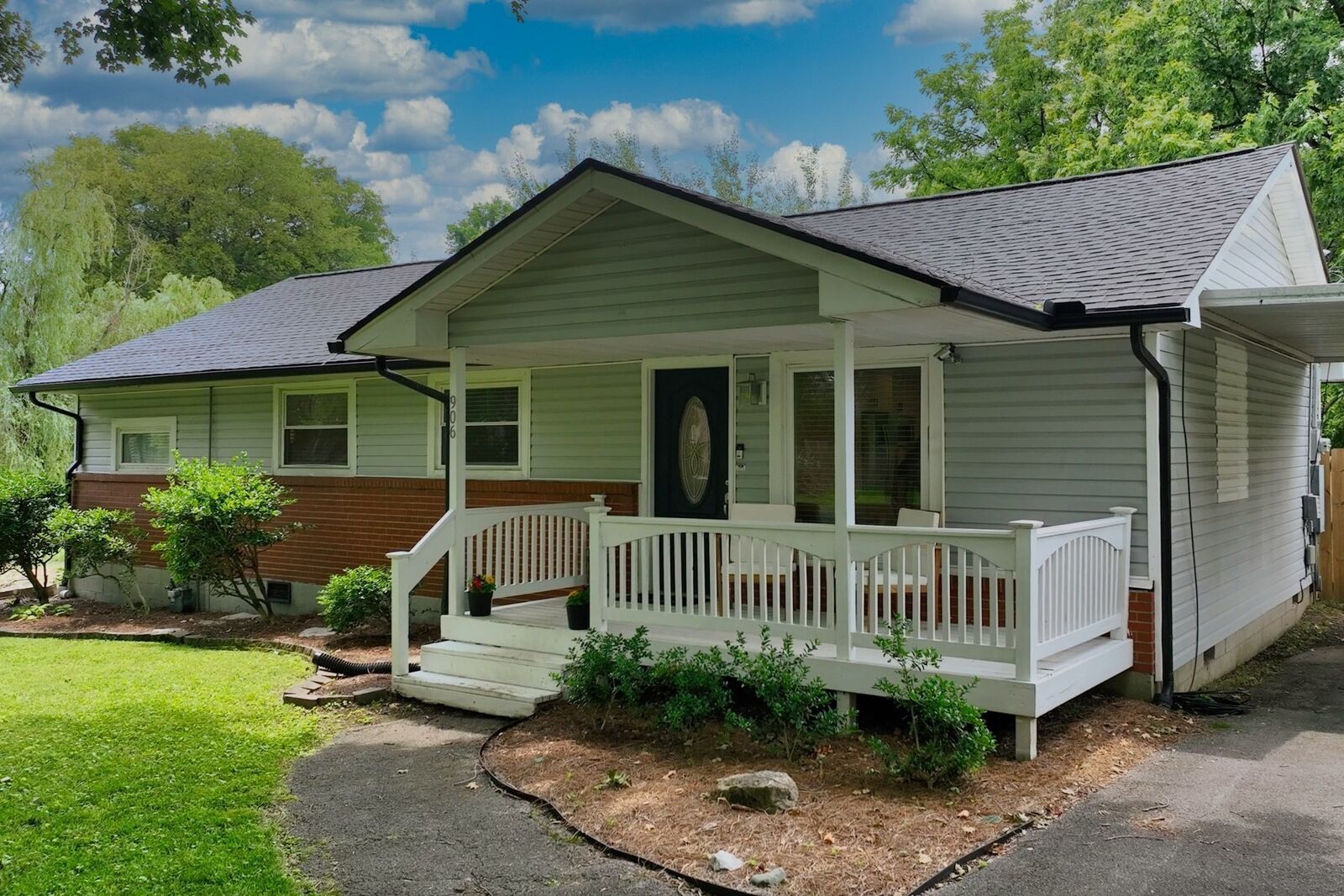 Property Photo:  906 Virginia Ave  TN 37216 