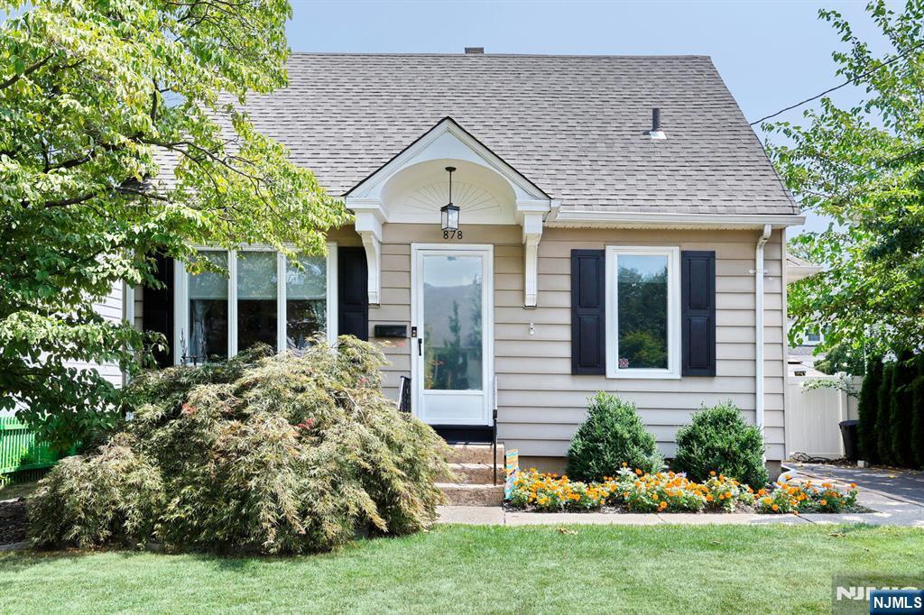 878 Lincoln Avenue  Maywood NJ 07607 photo