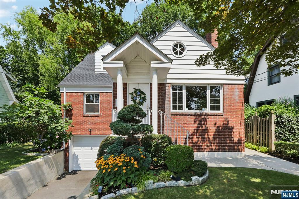 323 E Oakdene Avenue  Leonia NJ 07605 photo
