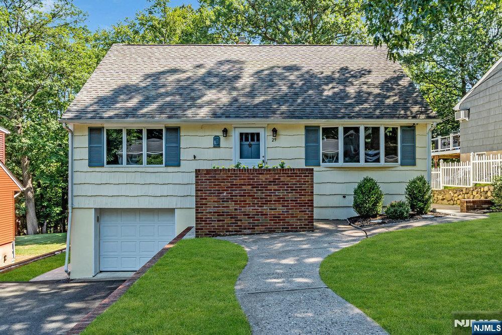 29 Manito Avenue  Oakland NJ 07436 photo