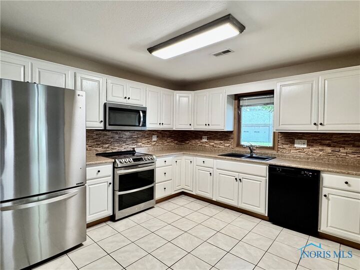 Property Photo:  127 Dixon Avenue  OH 43526 