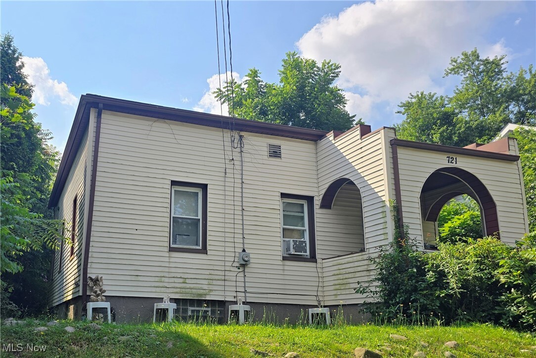 Property Photo: 721 Eastland Avenue OH 44305