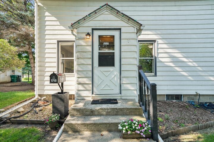 Property Photo:  1715 10th Street E  MN 55336 