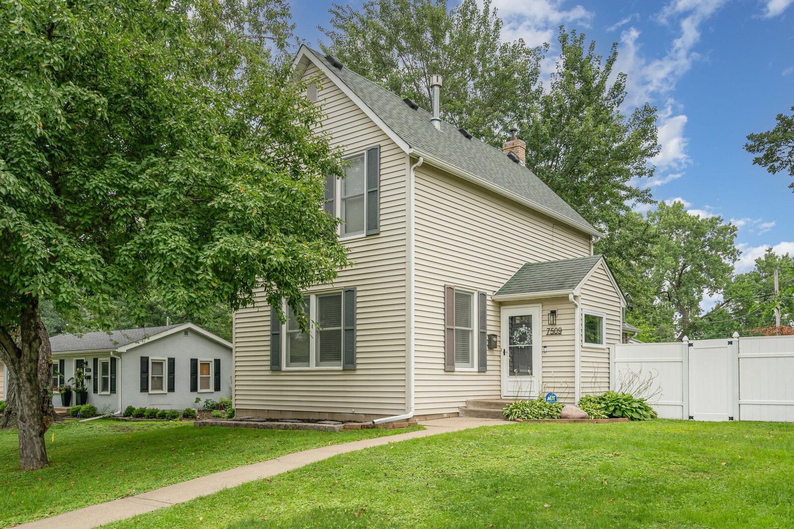 Property Photo:  7509 North Street  MN 55426 