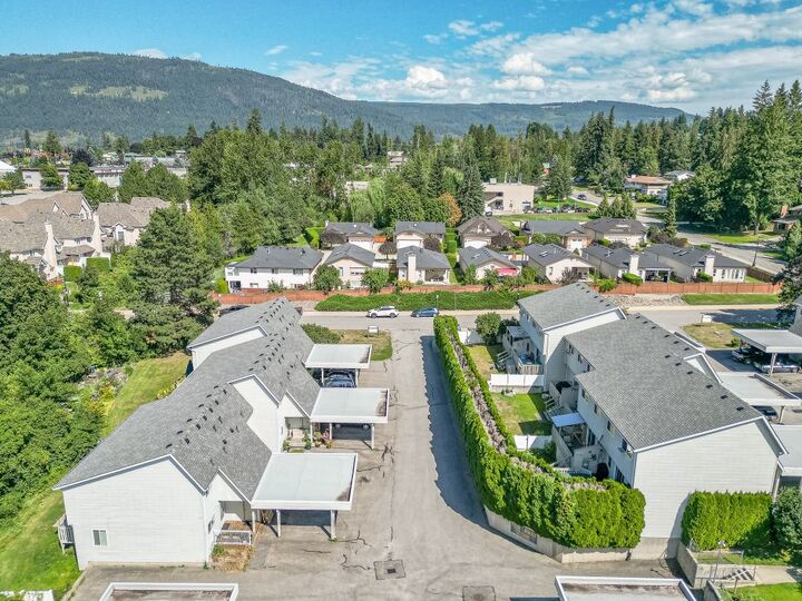 Property Photo: 563 24 Street NE BC V1E 2K2