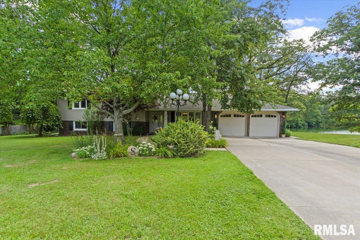 Property Photo:  874 County Road 1575 N  IL 61548 