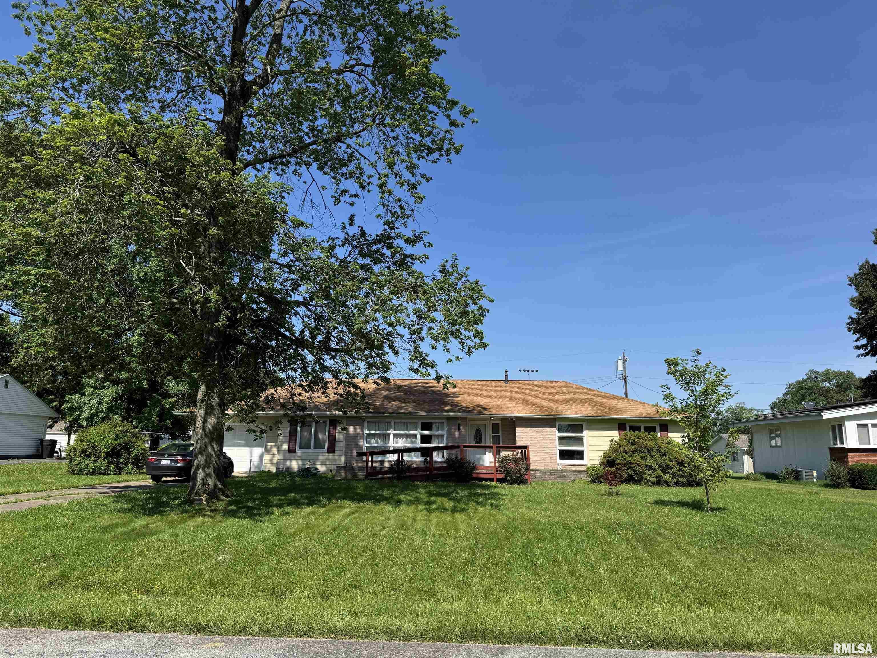 915 S Broadway Street  Sesser IL 60804 photo
