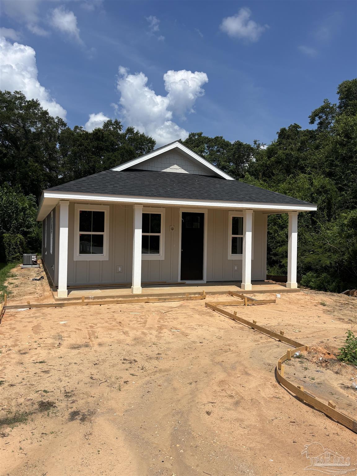 Property Photo: 2419 N L St FL 32501