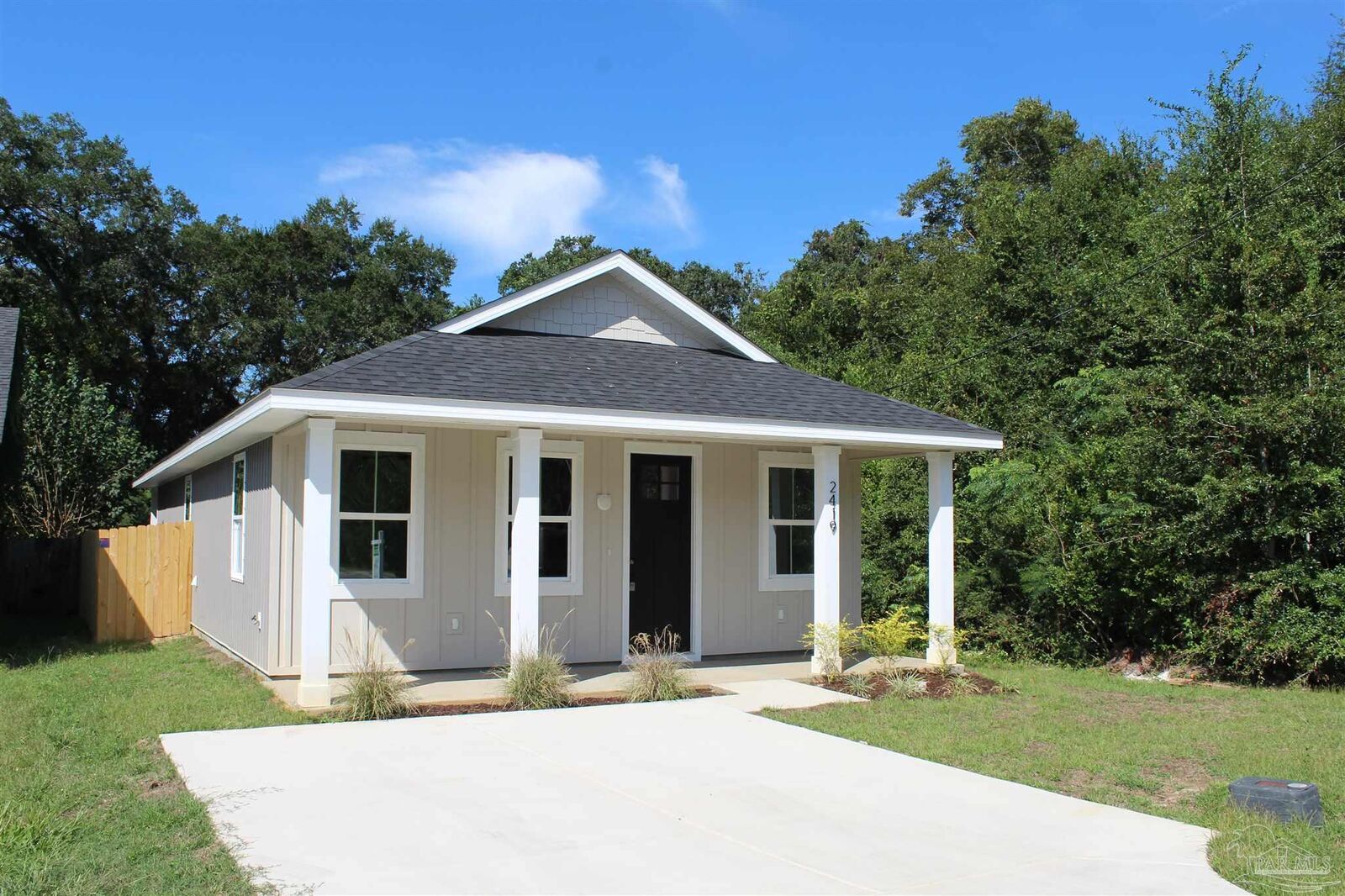 Property Photo: 2419 N L St FL 32501
