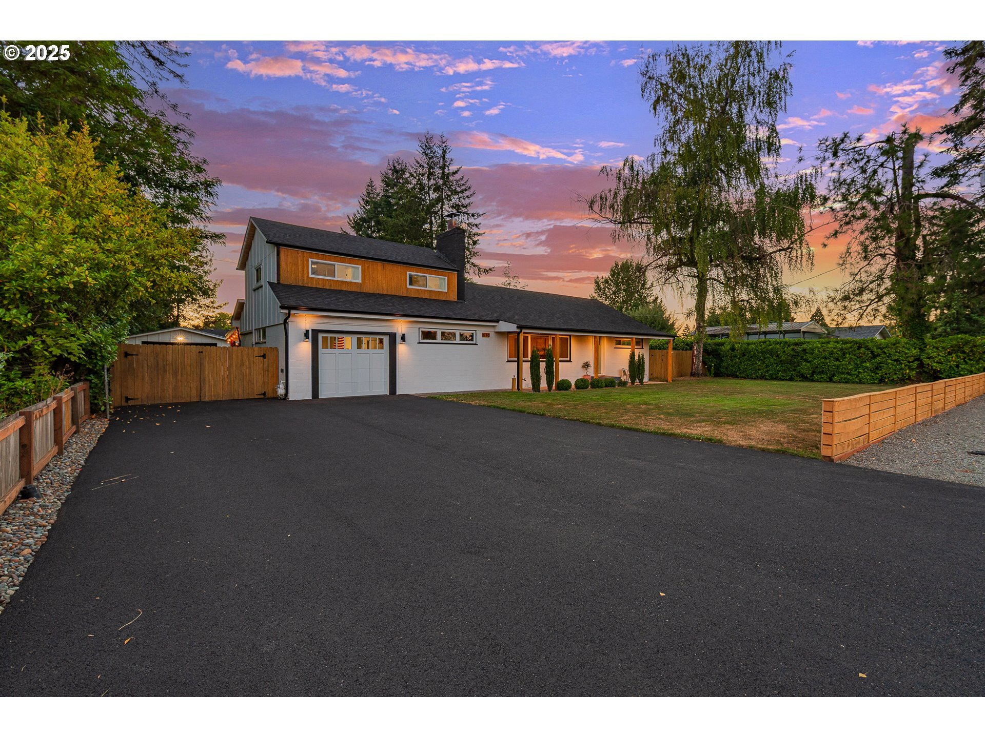 Property Photo:  610 NE 3rd Ave  WA 98604 