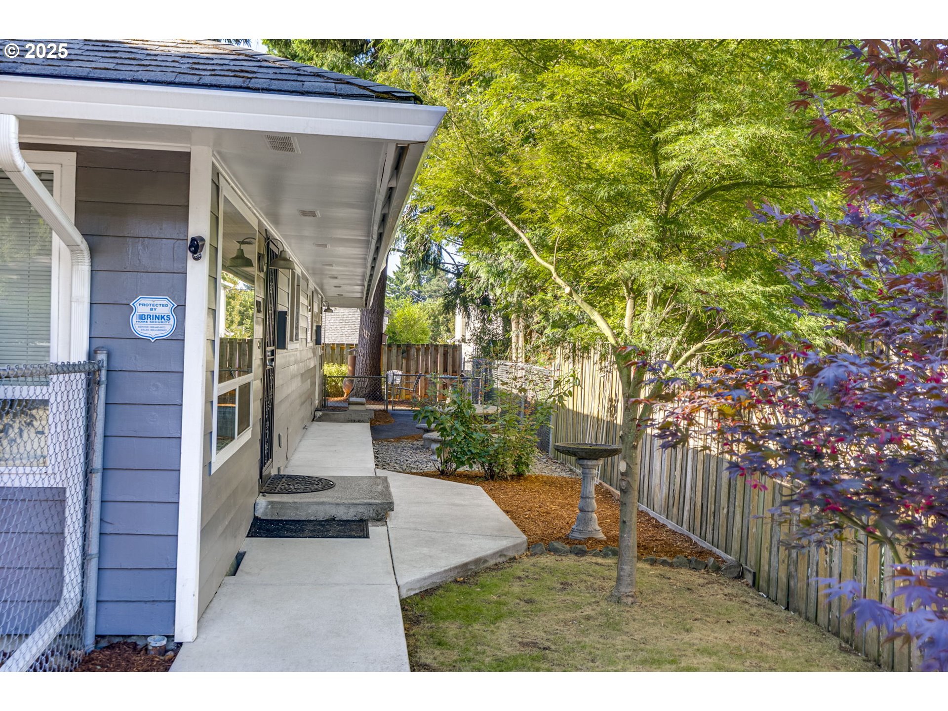 Property Photo: 9016/9022 SE Ankeny St OR 97216