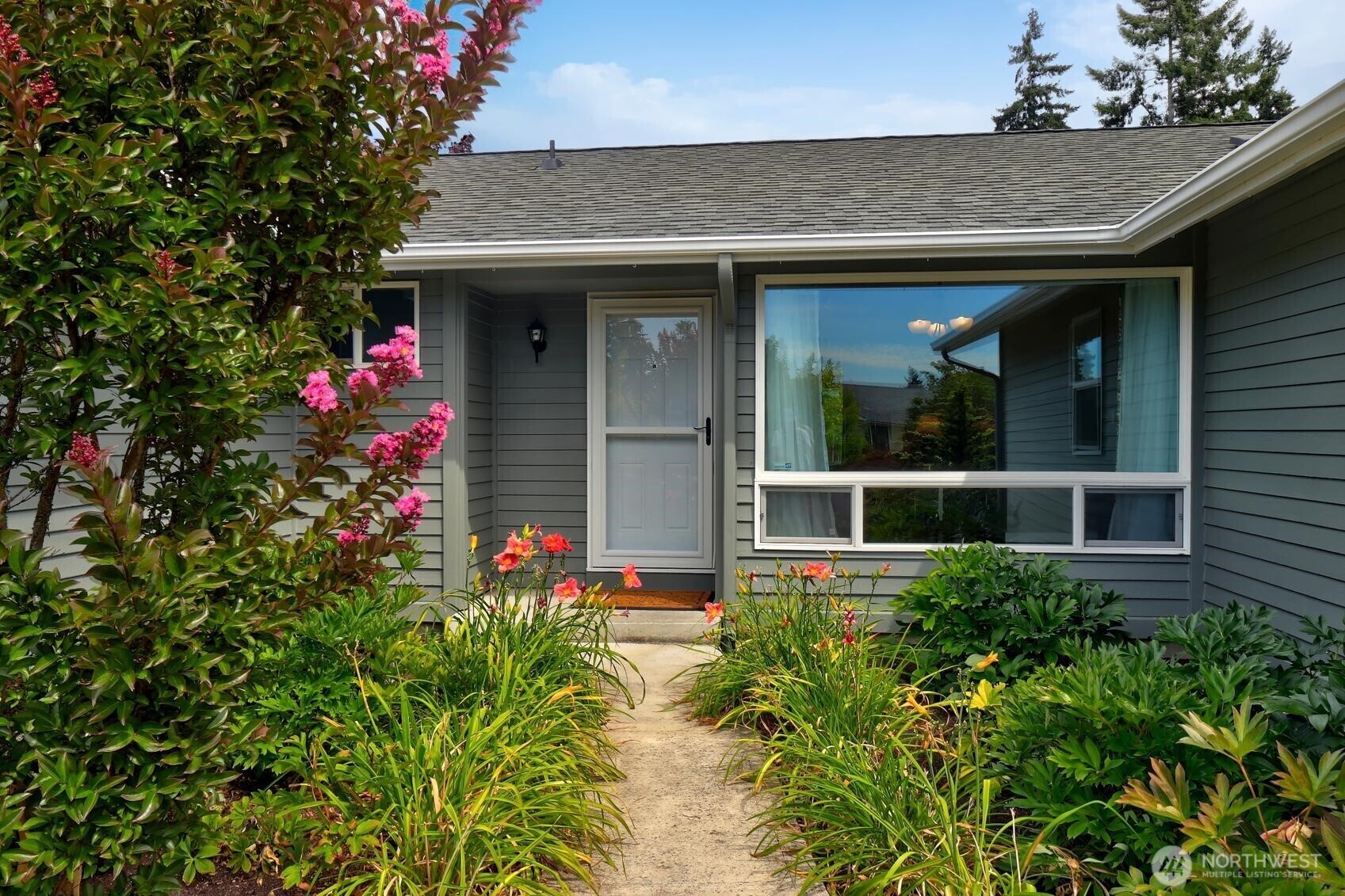 Property Photo: 1420 Ginkgo Street SE WA 98092