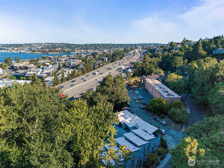 Property Photo: 1505 Lakeview Boulevard E WA 98102
