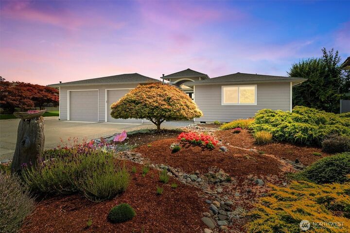 8018  Comox  Blaine WA 98230 photo