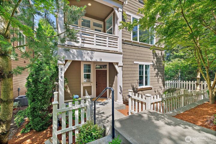 Property Photo: 316 NE Eagle Way WA 98029