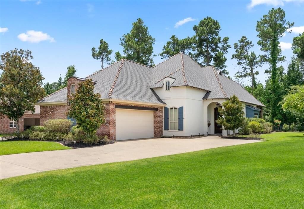 Property Photo: 3855 Brooke Flower Circle LA 70605
