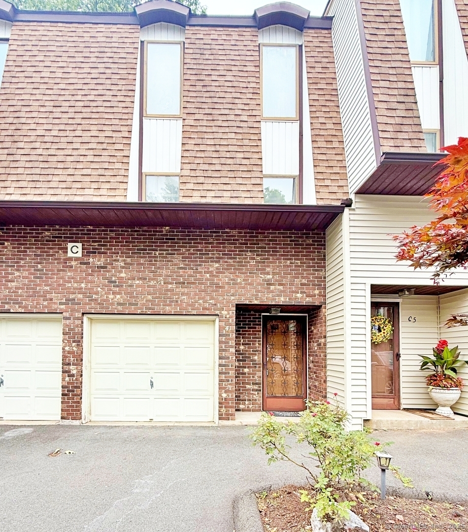 Property Photo: 426 Farmington Avenue Apt C4 CT 06053