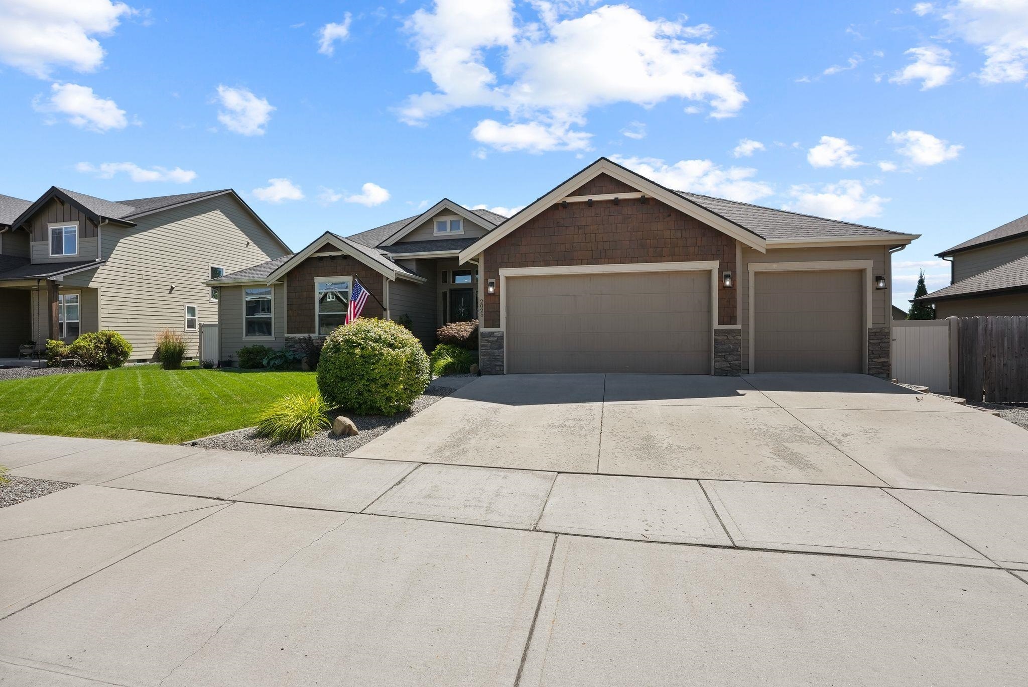 Property Photo: 2025 W Stonewall Ave WA 99208