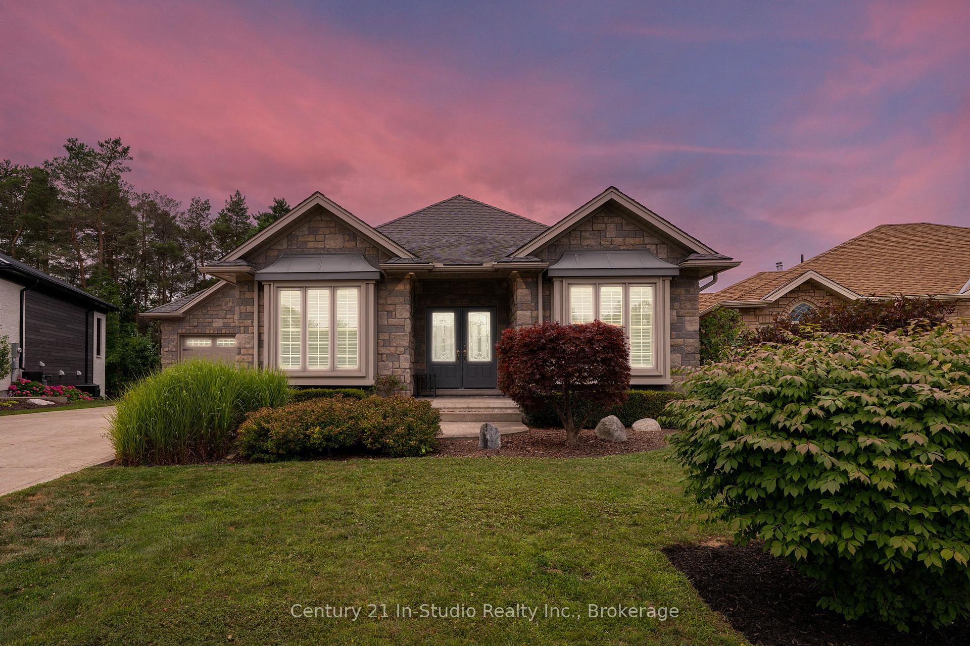Property Photo:  6 Glen Abbey Court  ON N4L 1Y4 