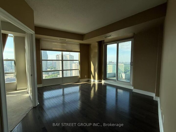Property Photo:  1 Elm Drive W 2511  ON L5B 4M1 