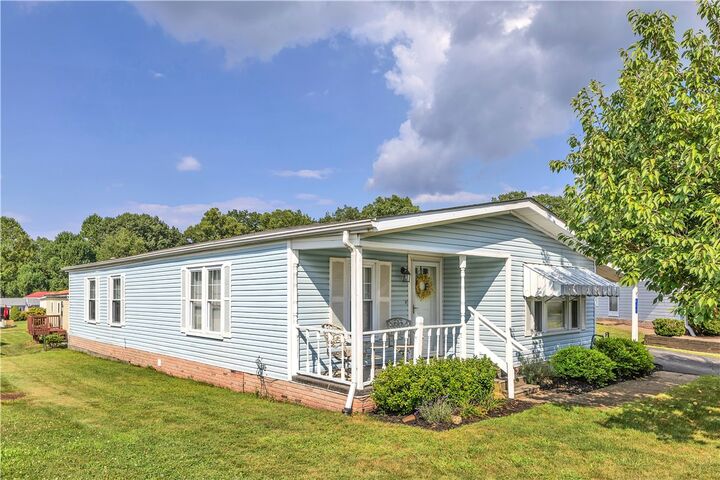 Property Photo:  911 Lilac Ln  PA 15668 