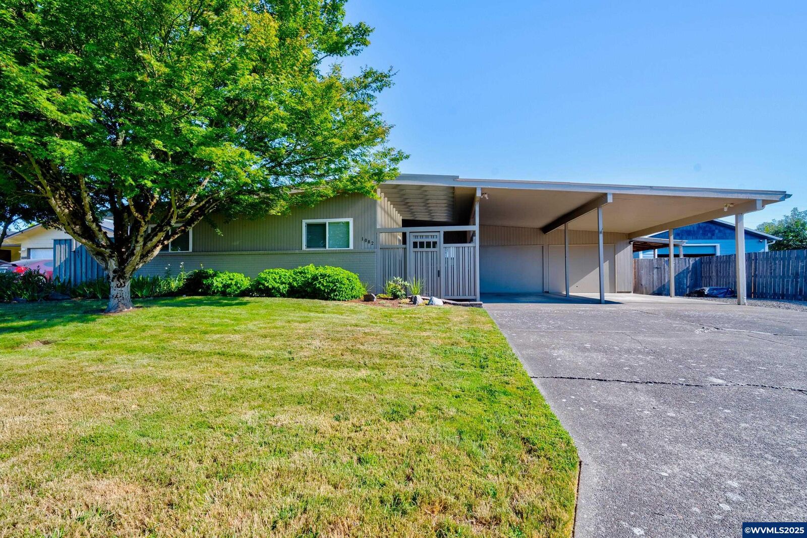 Property Photo:  1082 Alberta Av E  OR 97361 