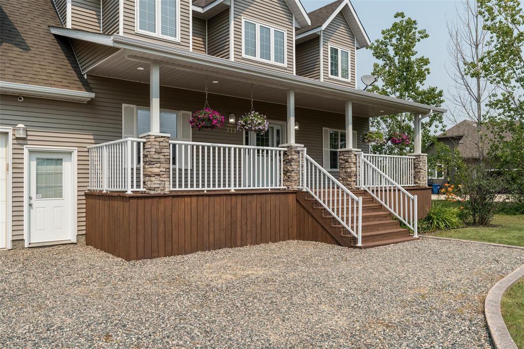 Property Photo:  113 Oak Way  MB R5A 0A2 