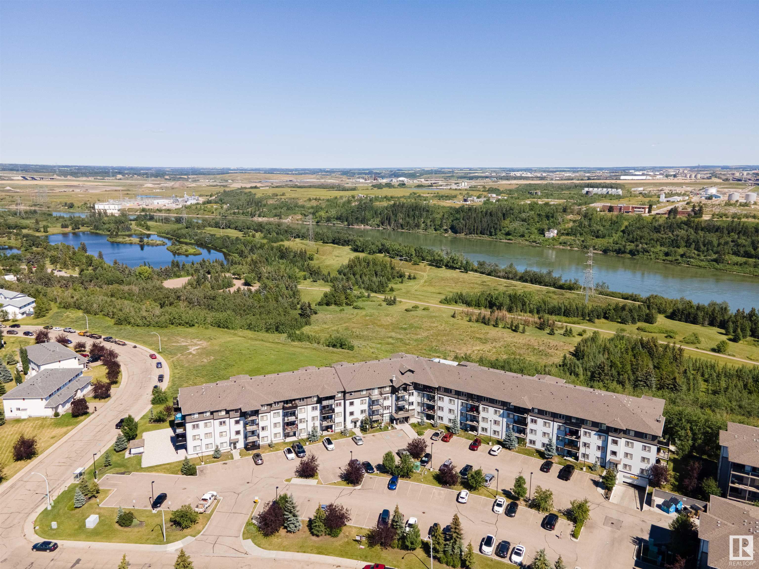 Photo de la propriété: 1196 Hyndman Road NW 148 AB T5A 0X8