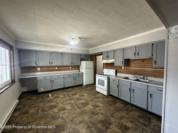 Property Photo:  717 Prospect Avenue  PA 18505 