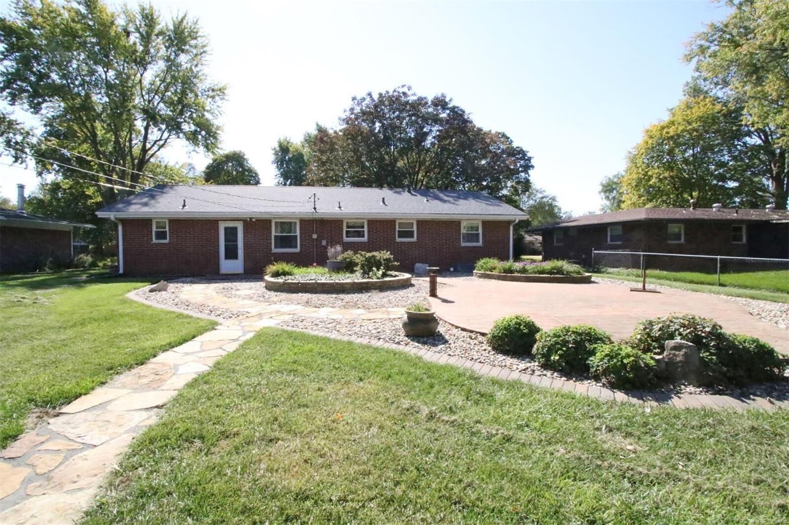 Property Photo:  209 Dorchester Drive  IL 62223 