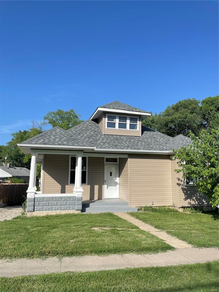 Property Photo:  314 S Aurora  IL 62234 