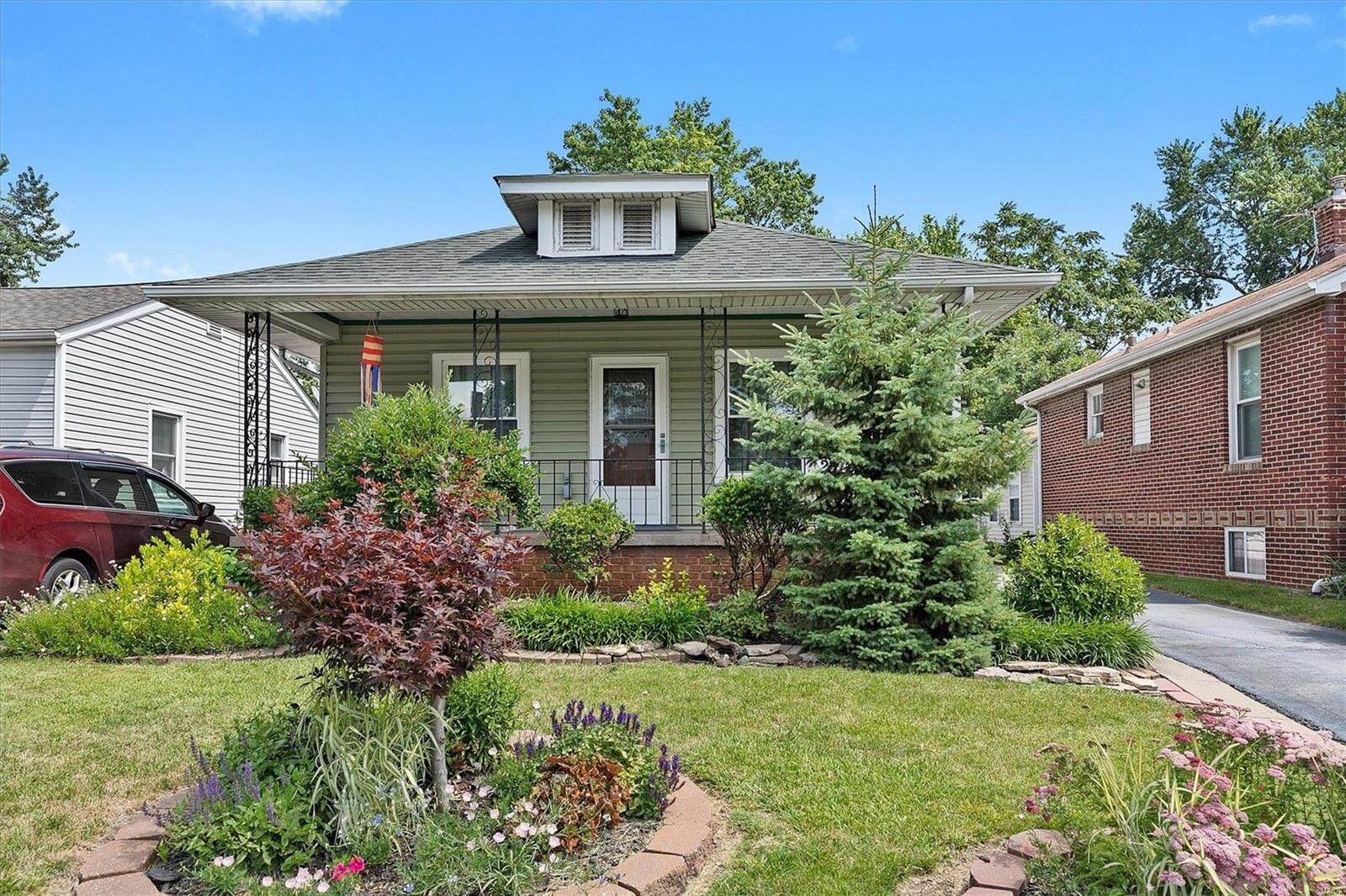 Property Photo:  2512 Madison Avenue  IL 62040 