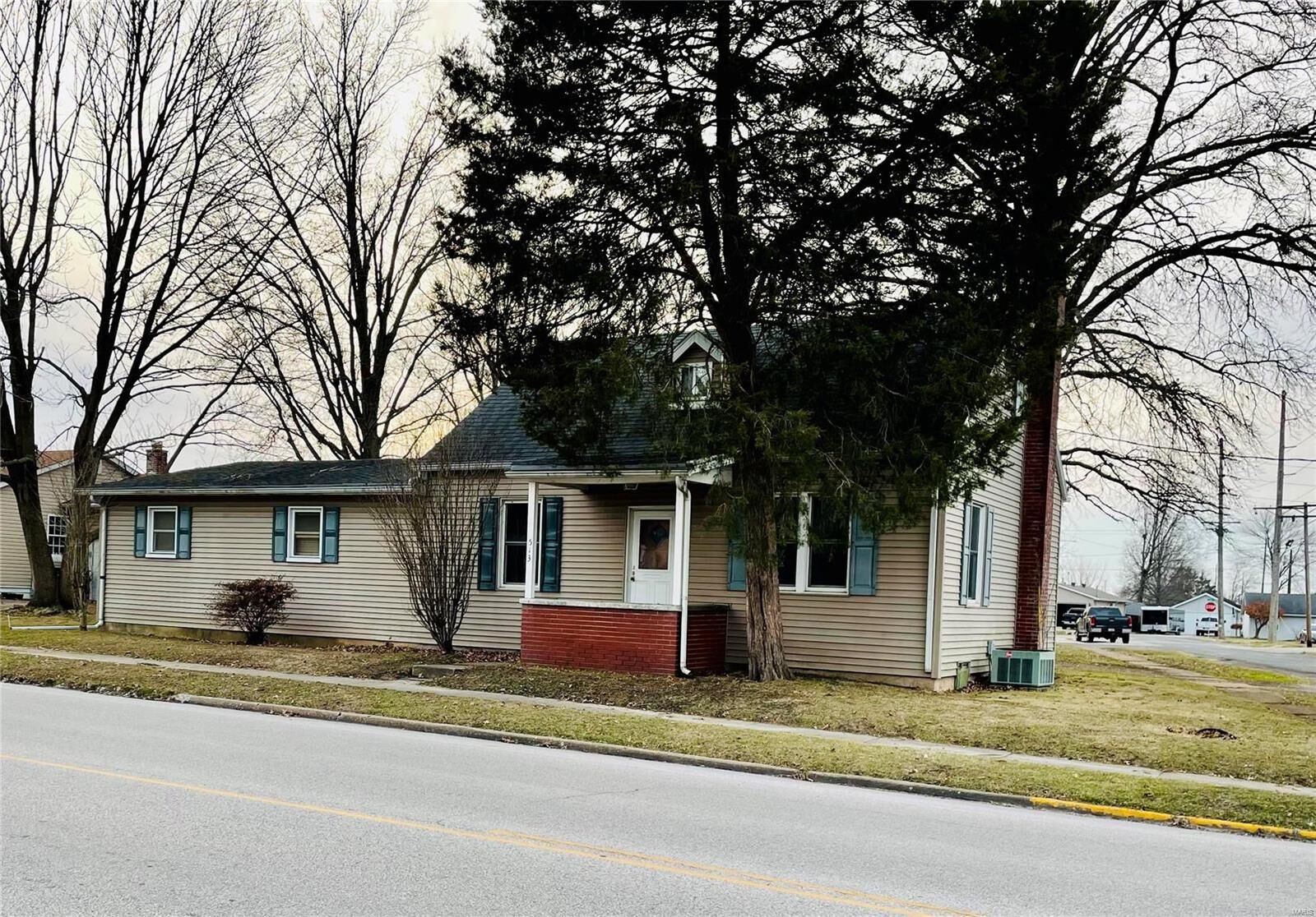 Property Photo:  513 N Douglas Street  IL 62281 