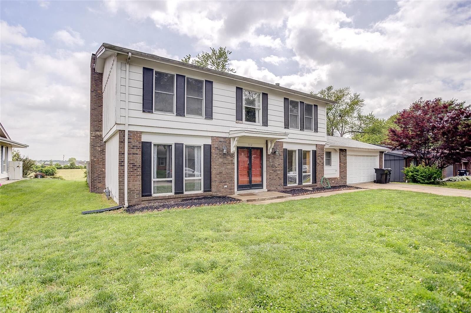 Property Photo: 912 Fort Henry Road IL 62221