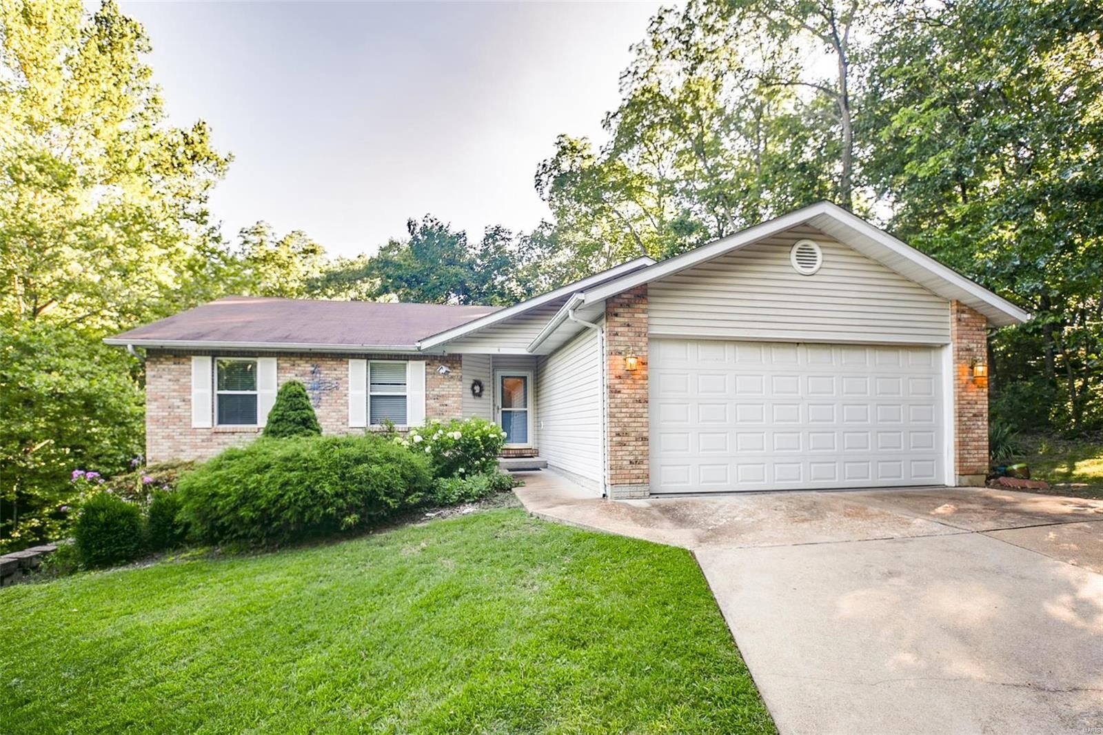Property Photo:  4 Par Lane  MO 63050