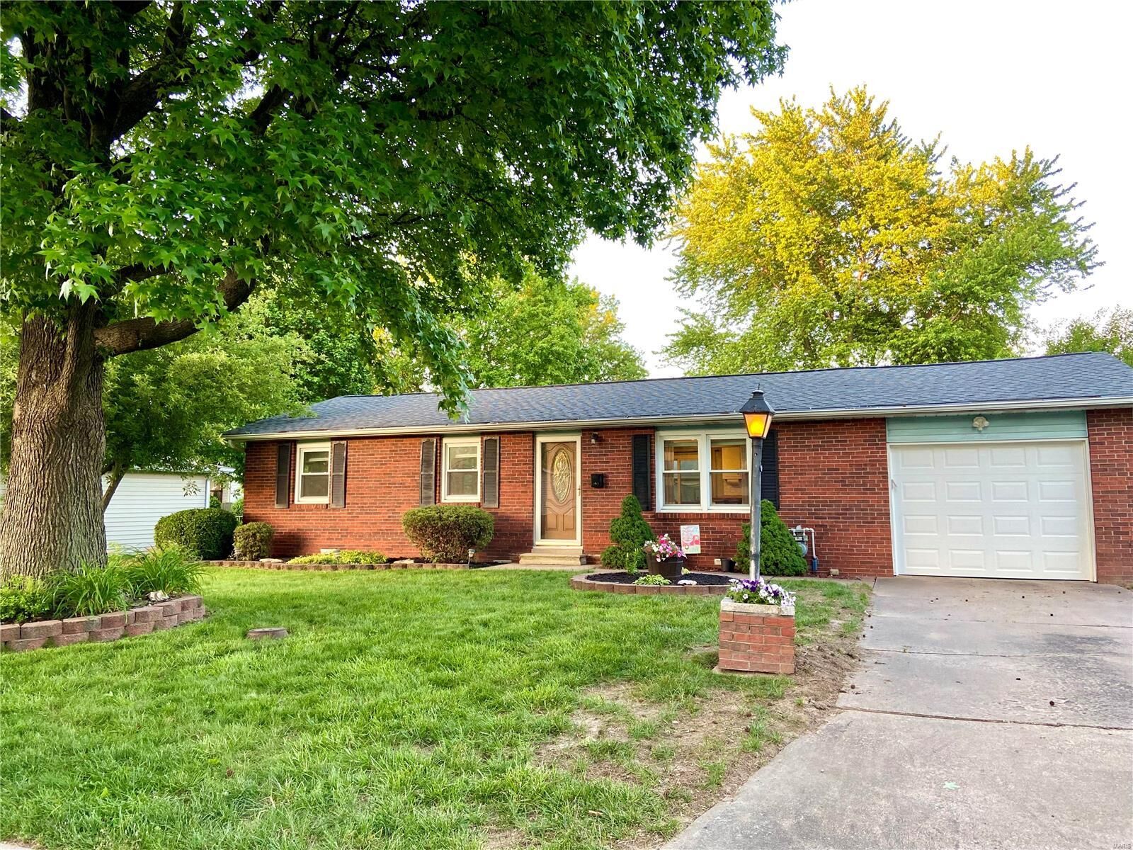 Property Photo:  511 Texas Boulevard  IL 62010 